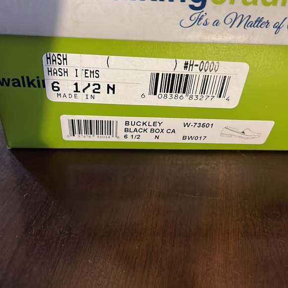 (176) NWT ladies black flats by Walking Cradles. Size 6 1/2 narrow - Picture 8 of 9